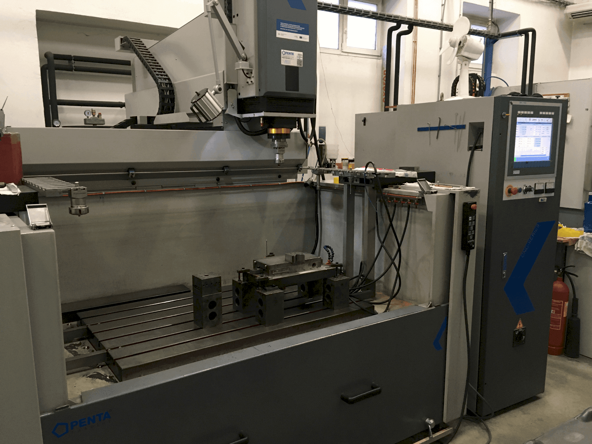 PENTA 1060 CNC Mašinos vaizdas iš priekio