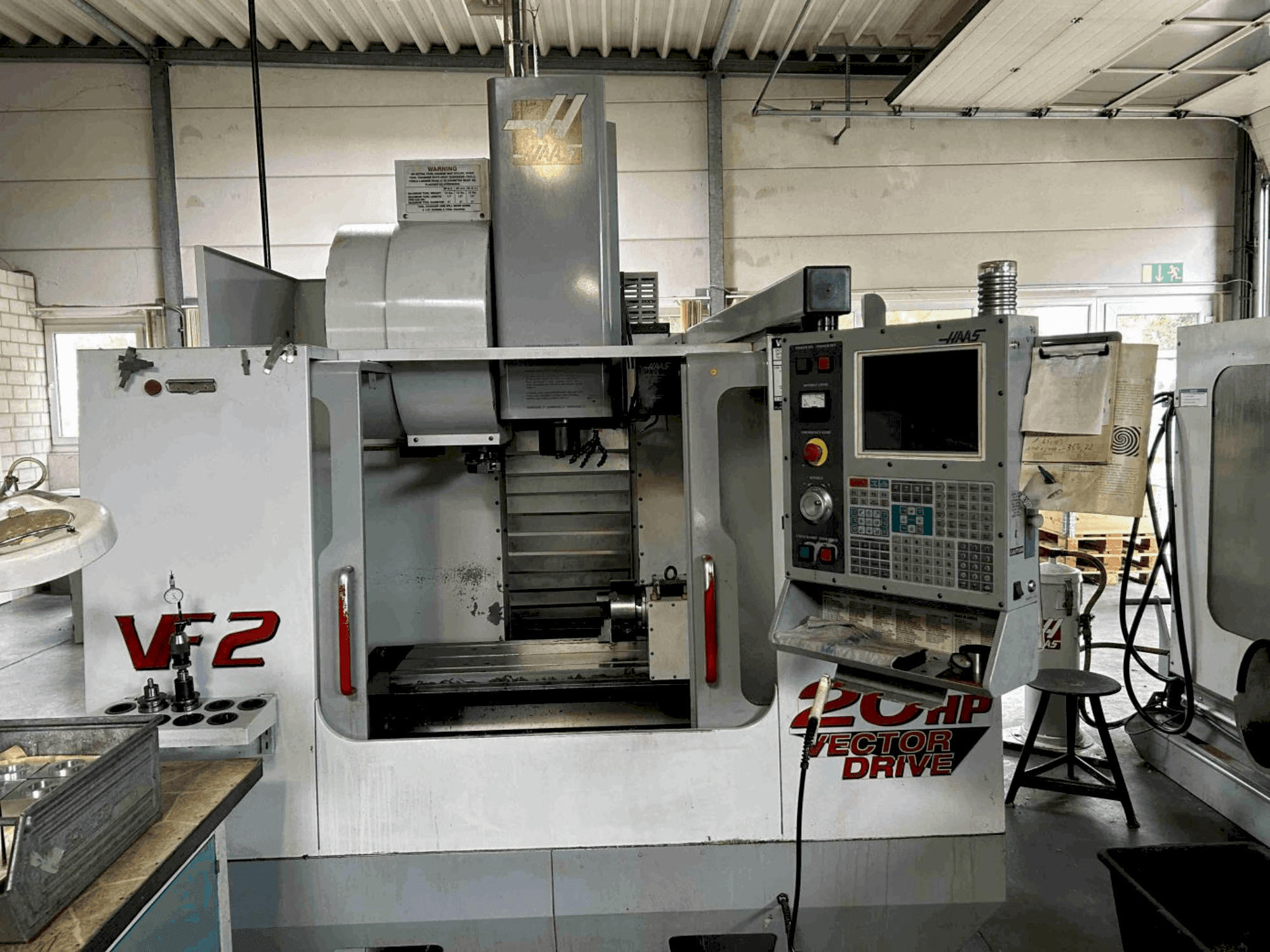HAAS VF2 HE Mašinos vaizdas iš priekio