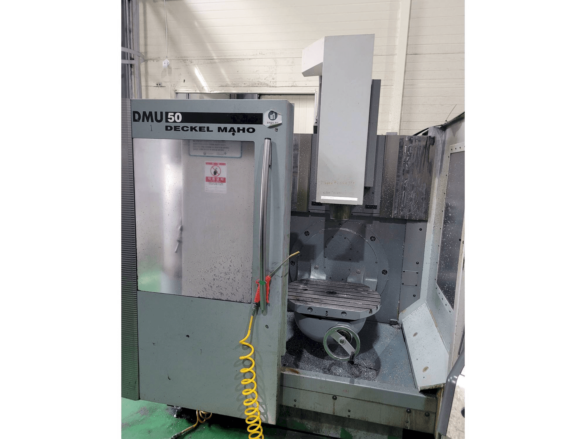 DECKEL MAHO DMU 50 Mašinos vaizdas iš priekio