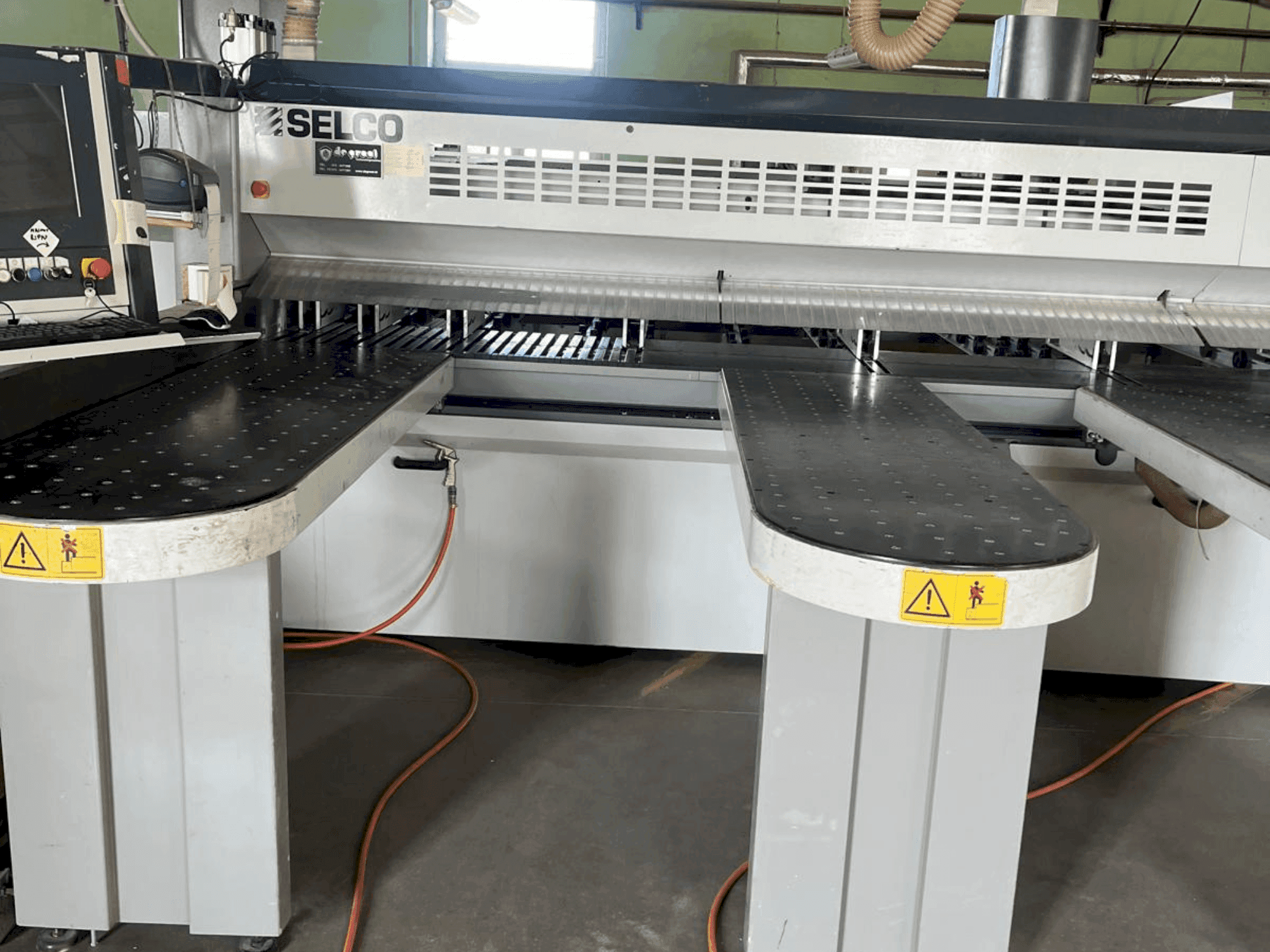 SELCO WN750 Mašinos vaizdas iš priekio