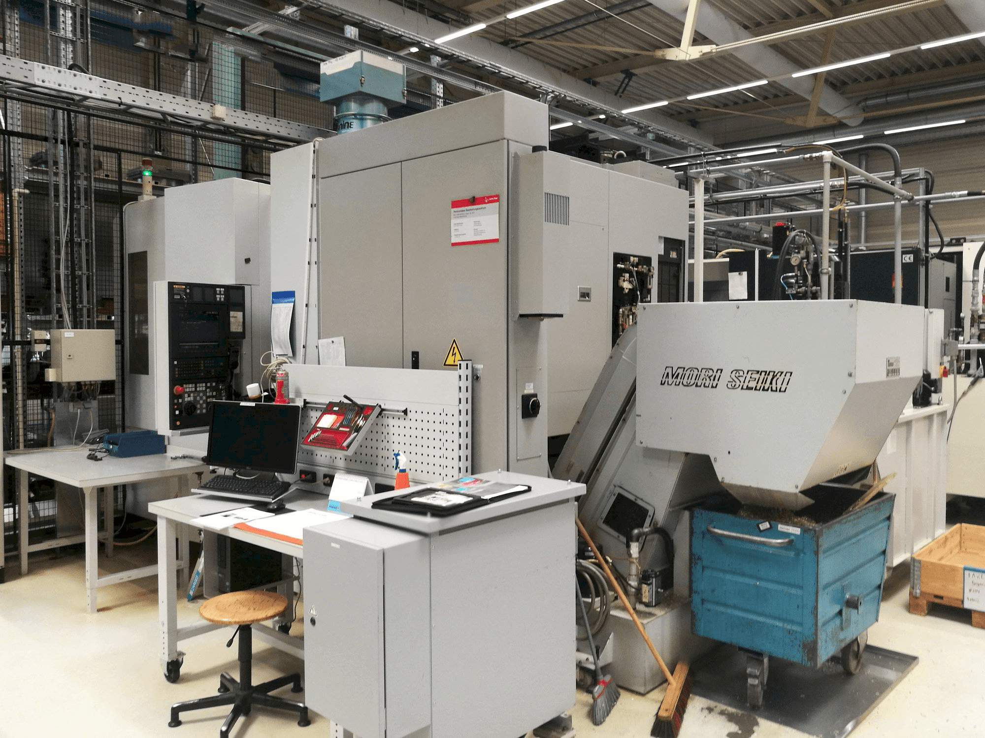 MORI SEIKI NH 5000 Mašinos vaizdas iš priekio