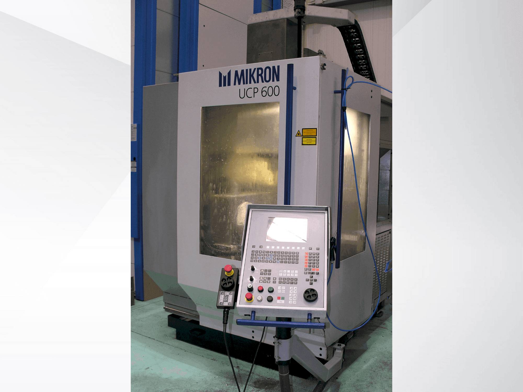 MIKRON UCP 600 Mašinos vaizdas iš priekio