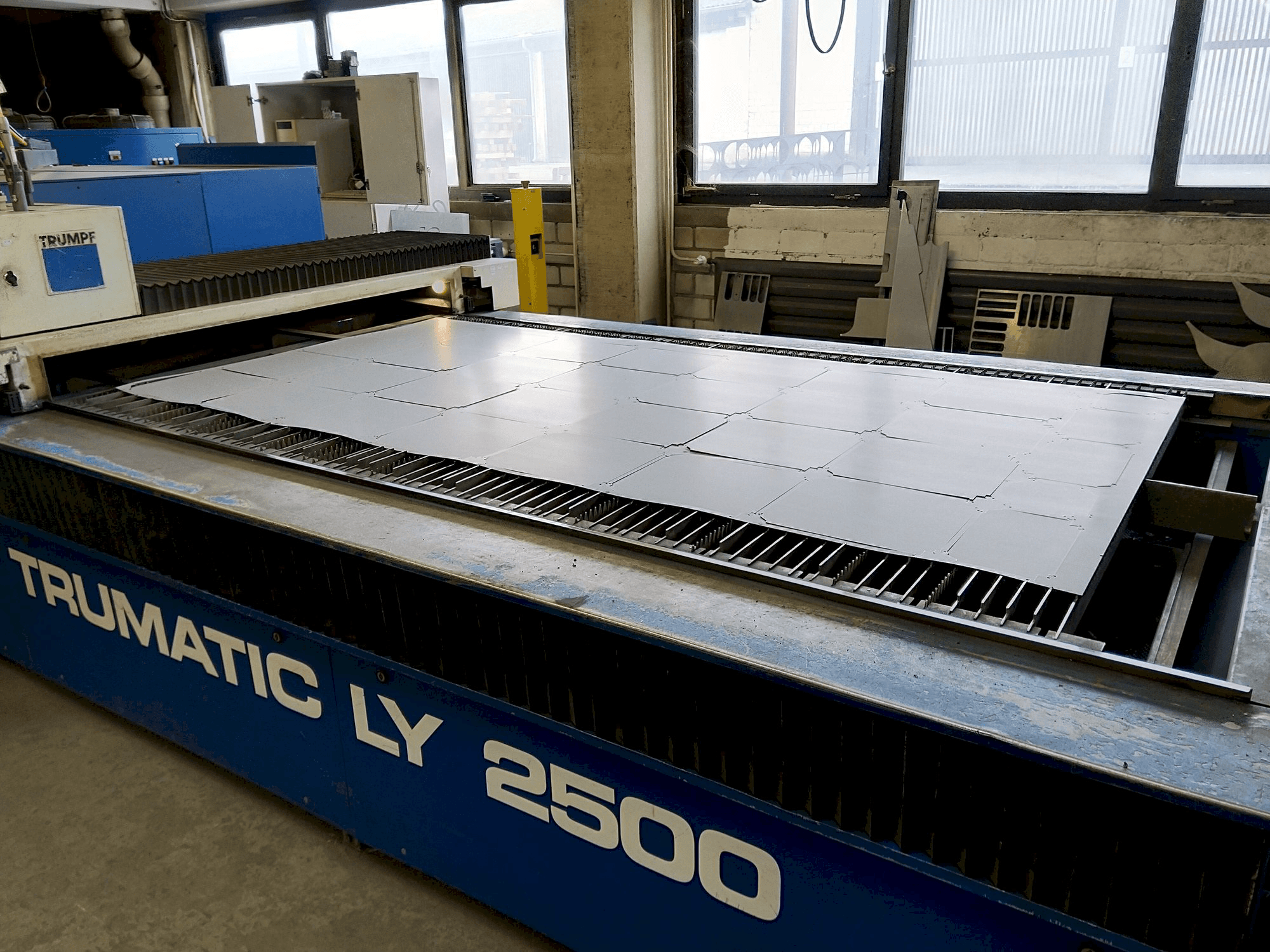 Trumpf Trumatic LY2500 Mašinos vaizdas iš priekio