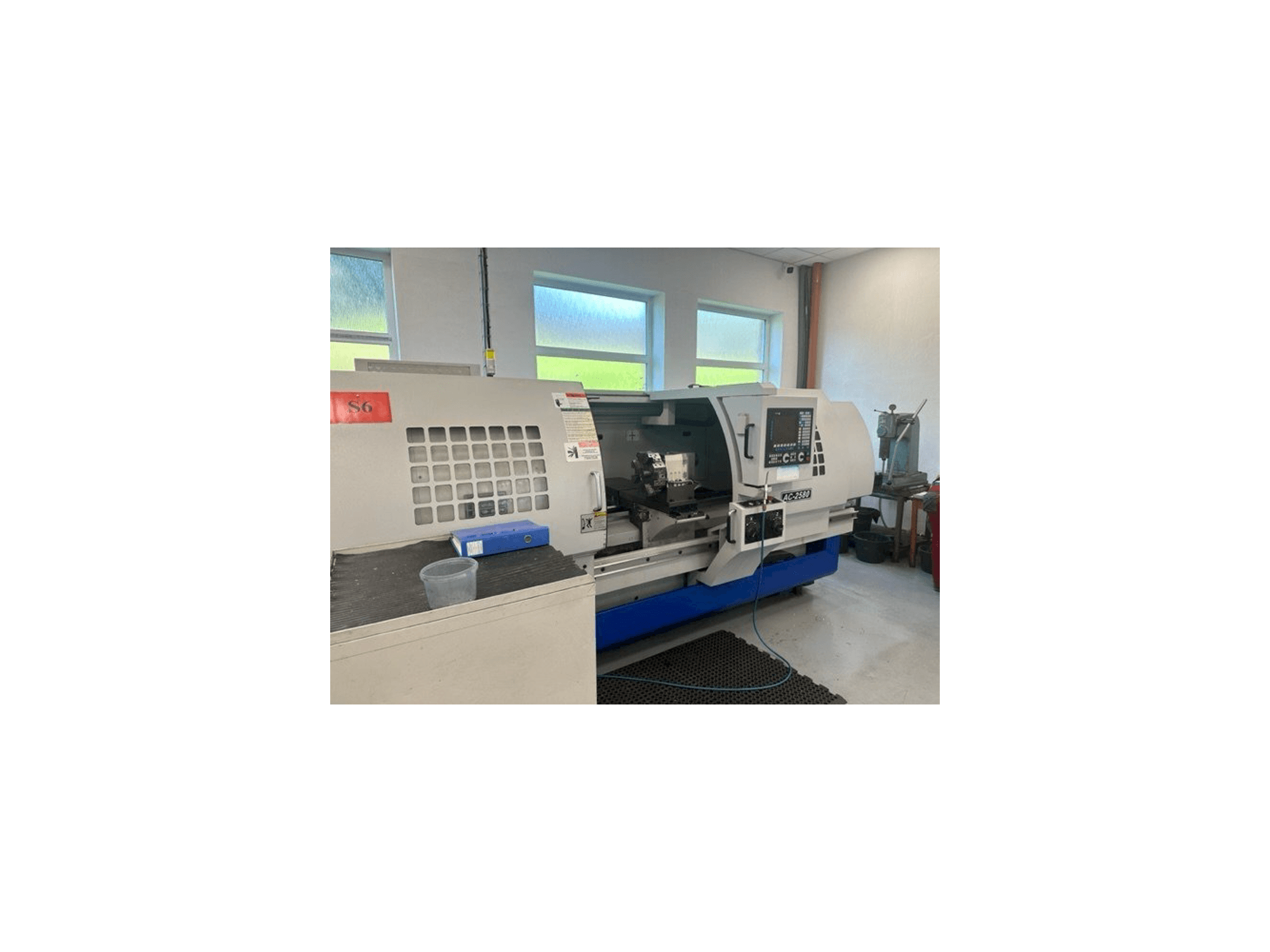 MASCUT AC-2580 Mašinos vaizdas iš priekio