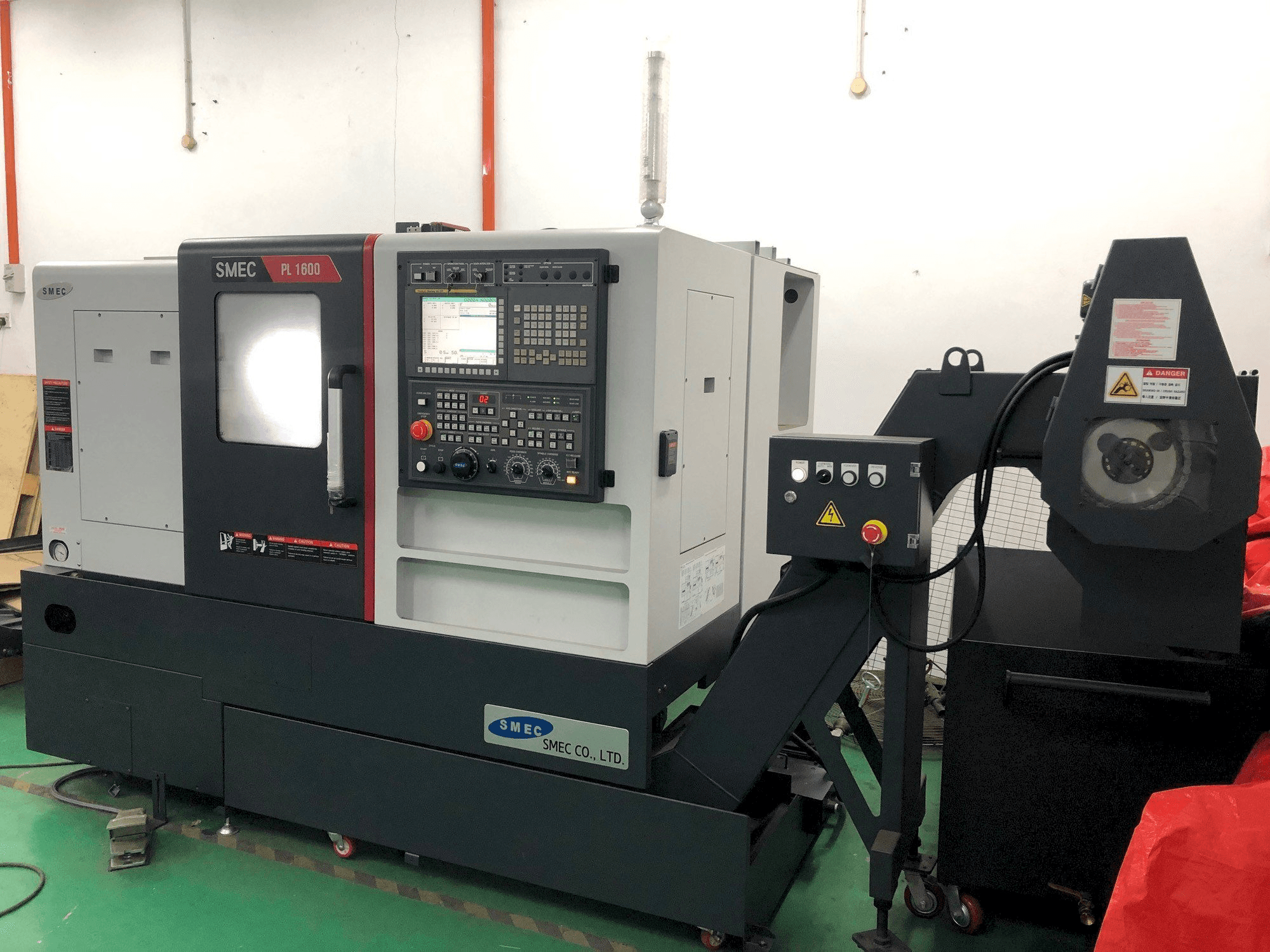 SMEC PL1600 Mašinos vaizdas iš priekio