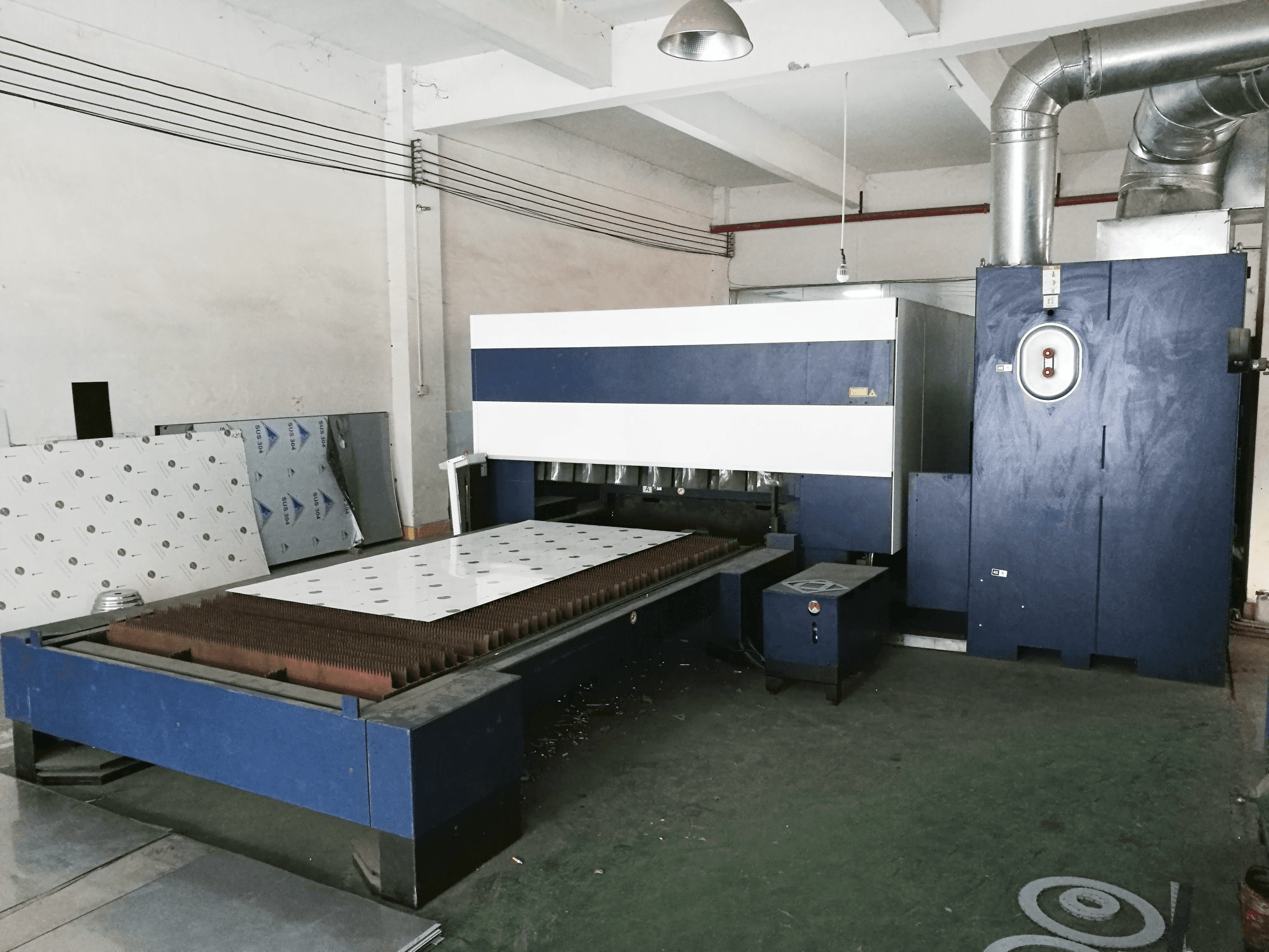 Trumpf TruLaser 3030 Mašinos dešinės pusės vaizdas