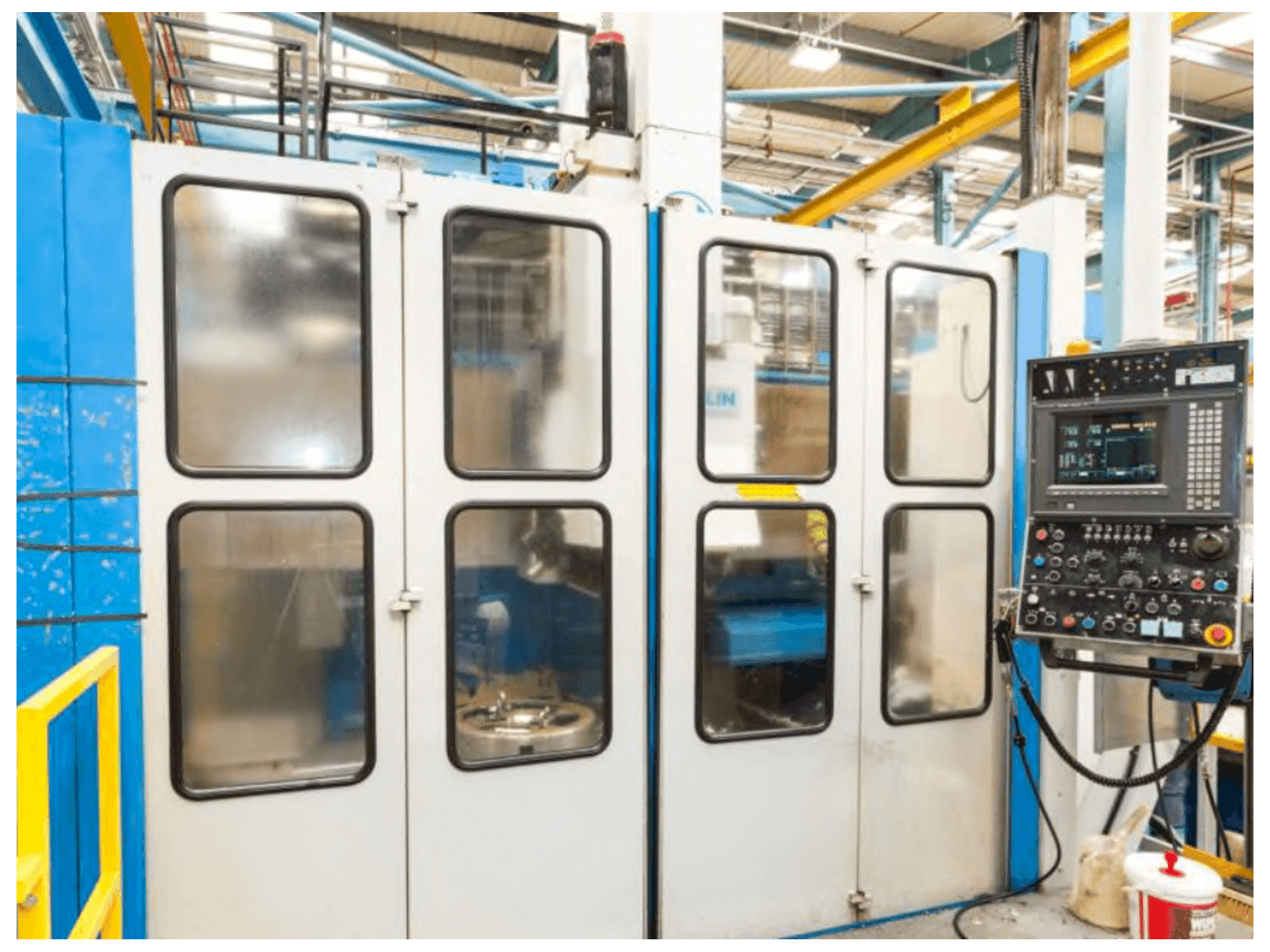 TOS SKIQ 20 CNC Mašinos vaizdas iš priekio