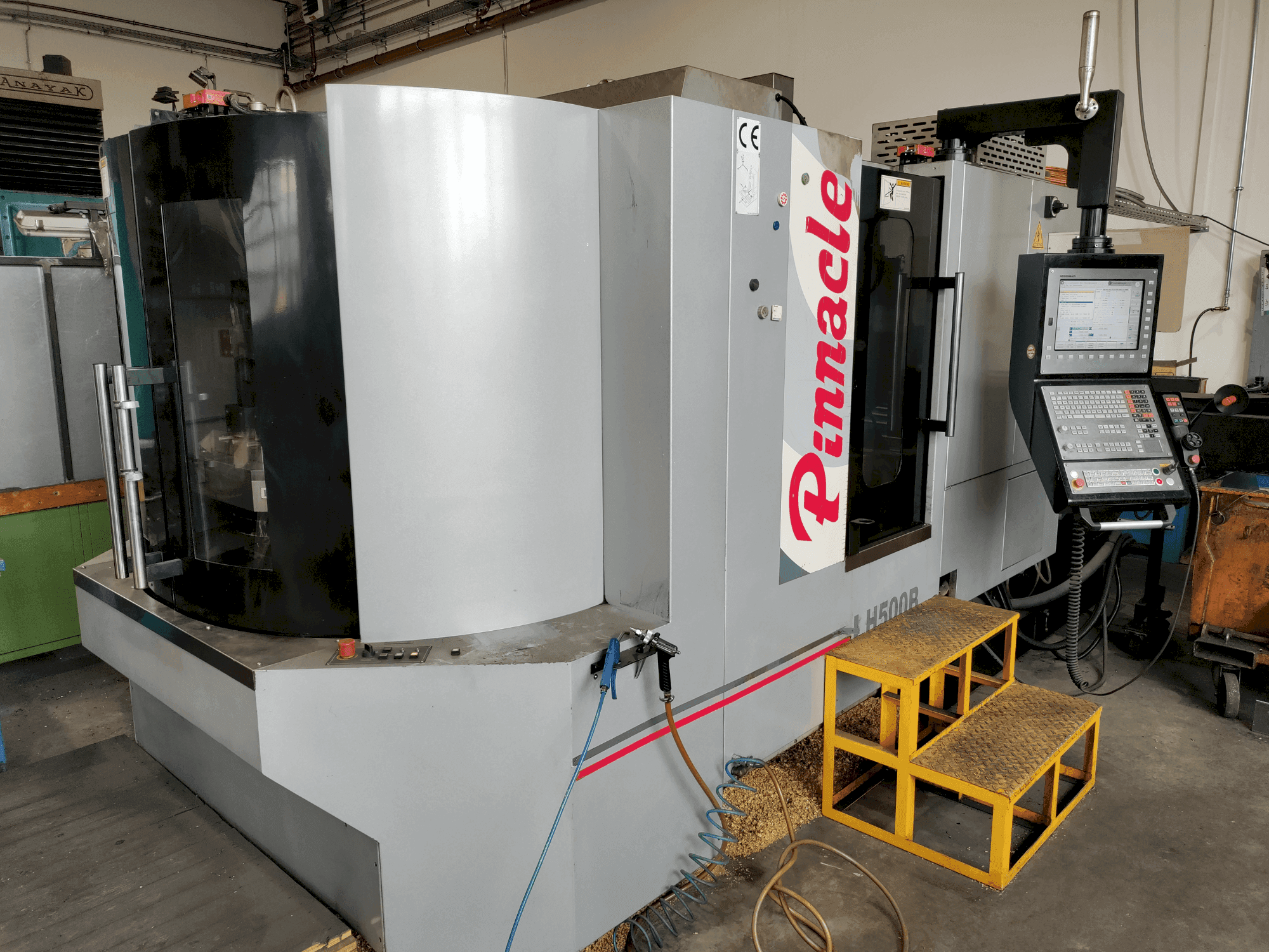Pinnacle LH 500B Mašinos vaizdas iš priekio