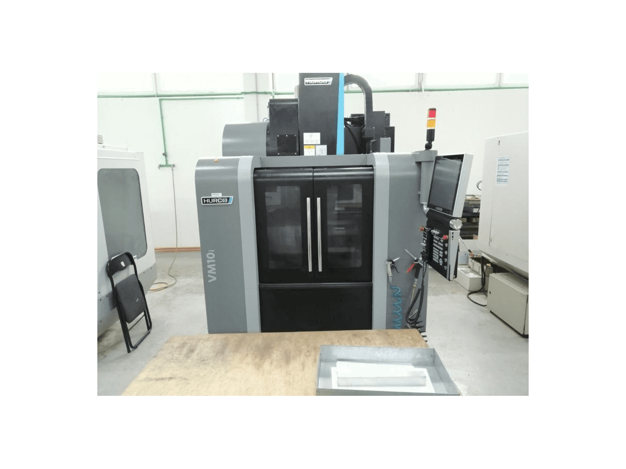 Hurco VM 10i Mašinos vaizdas iš priekio