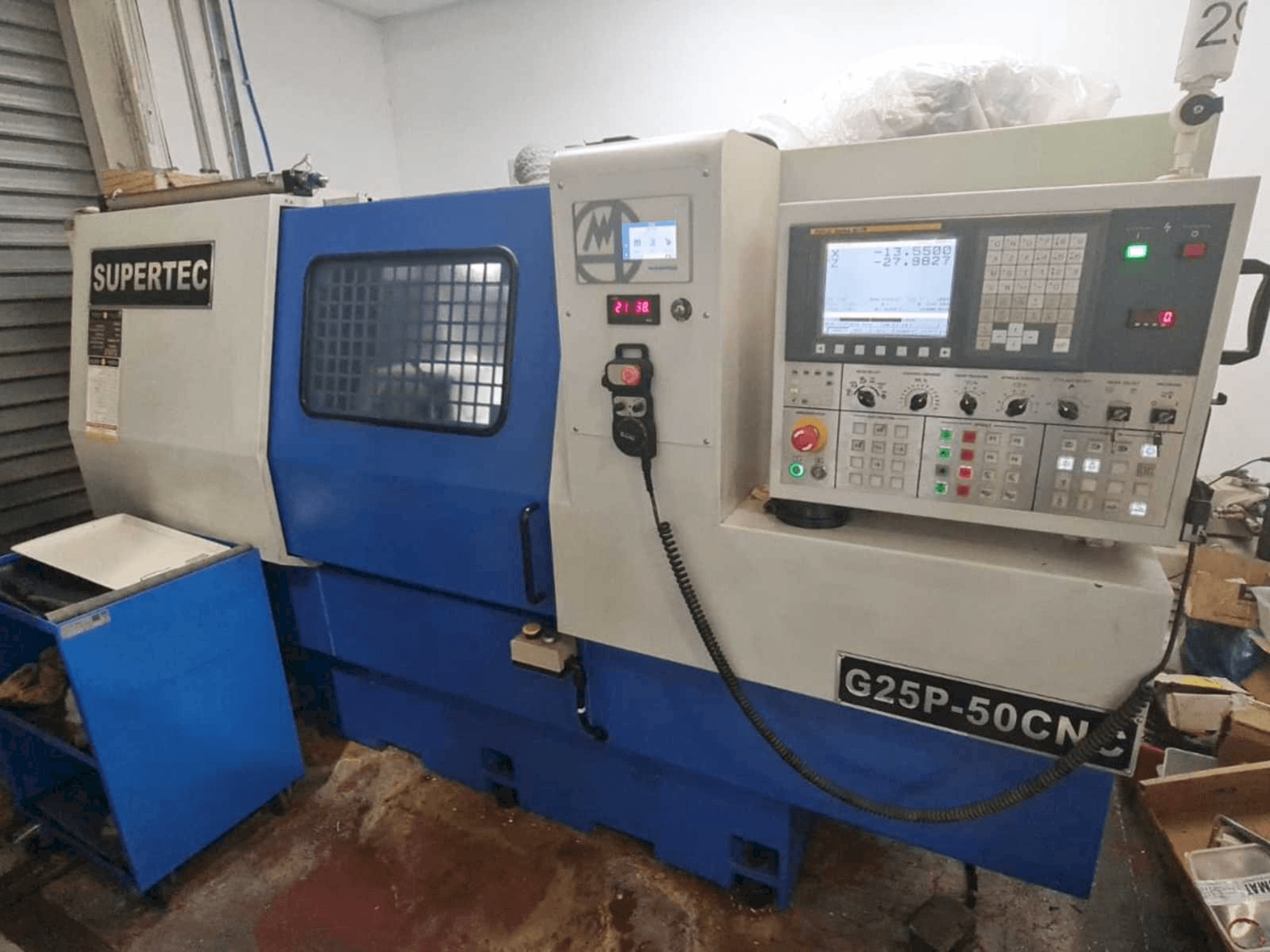 Supertec G25P-500CNC Mašinos vaizdas iš priekio