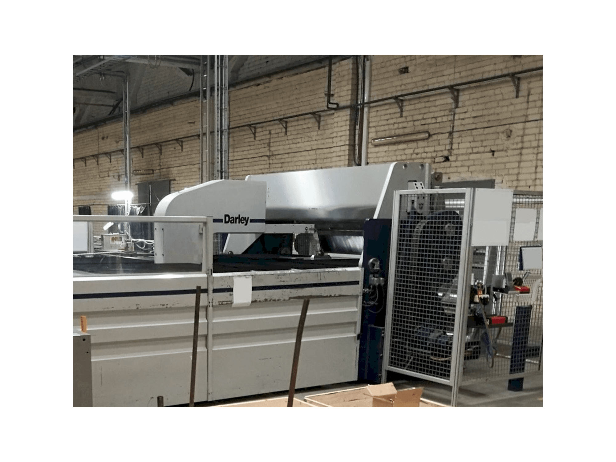 Darley MF 2502 Mašinos vaizdas iš priekio