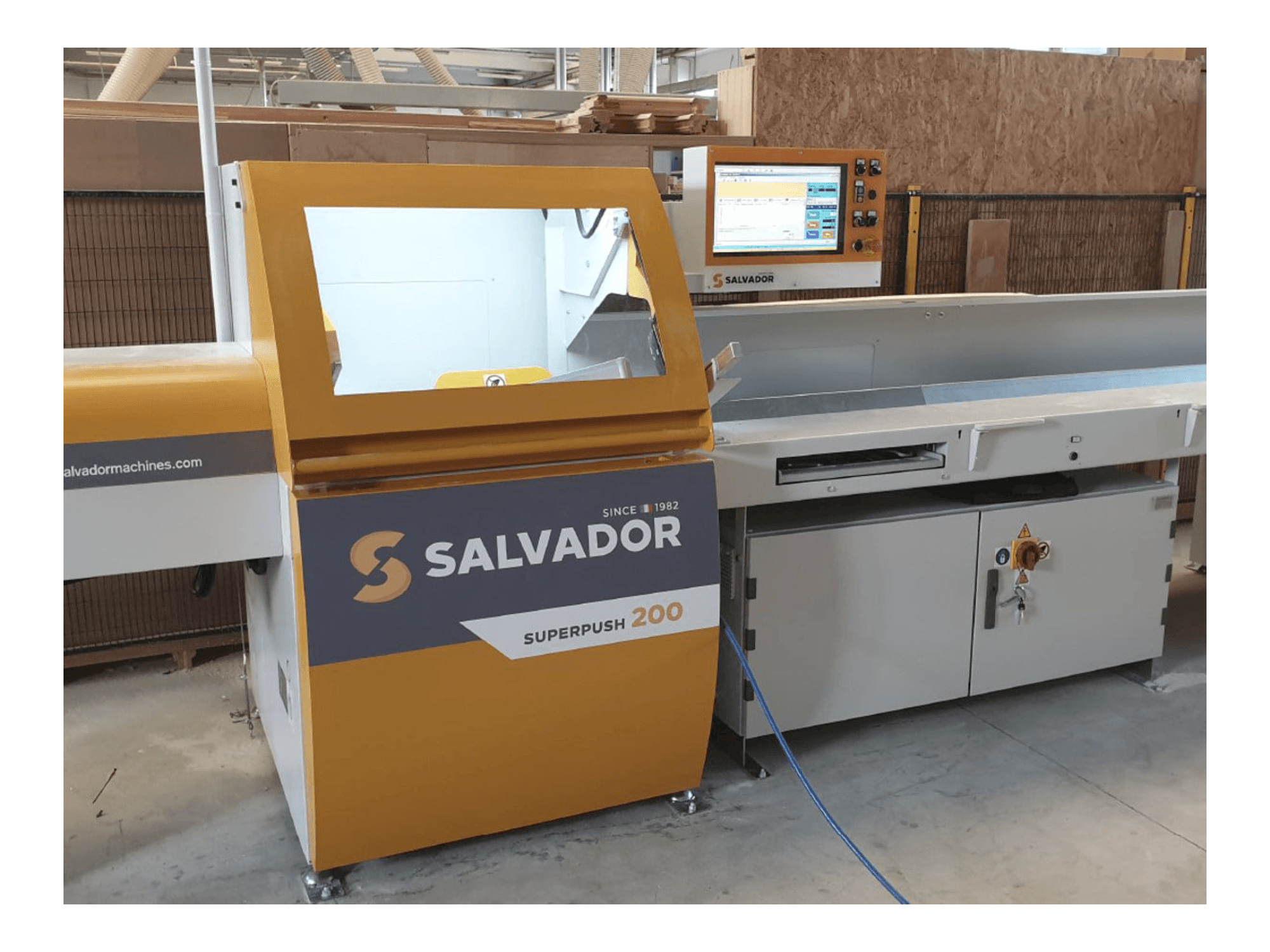 SALVADOR Superpush 200 Mašinos vaizdas iš priekio